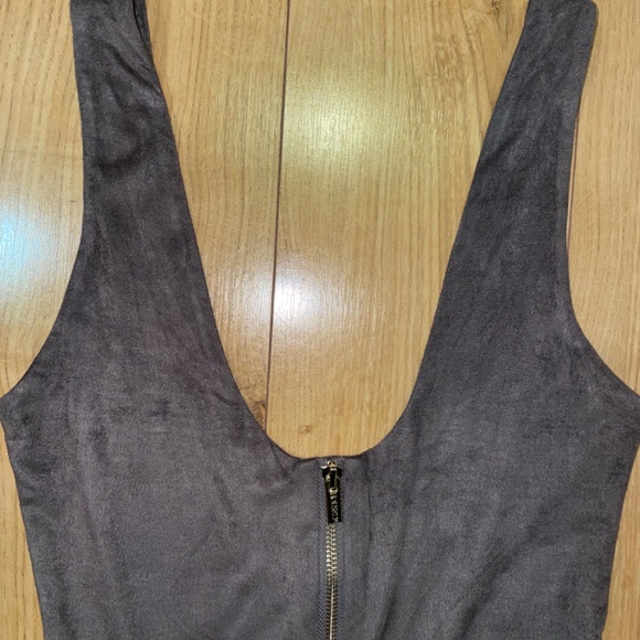 House of CB London “Romane” Gray Vegan Suede Zip front bodysuit - Picture 7 of 13